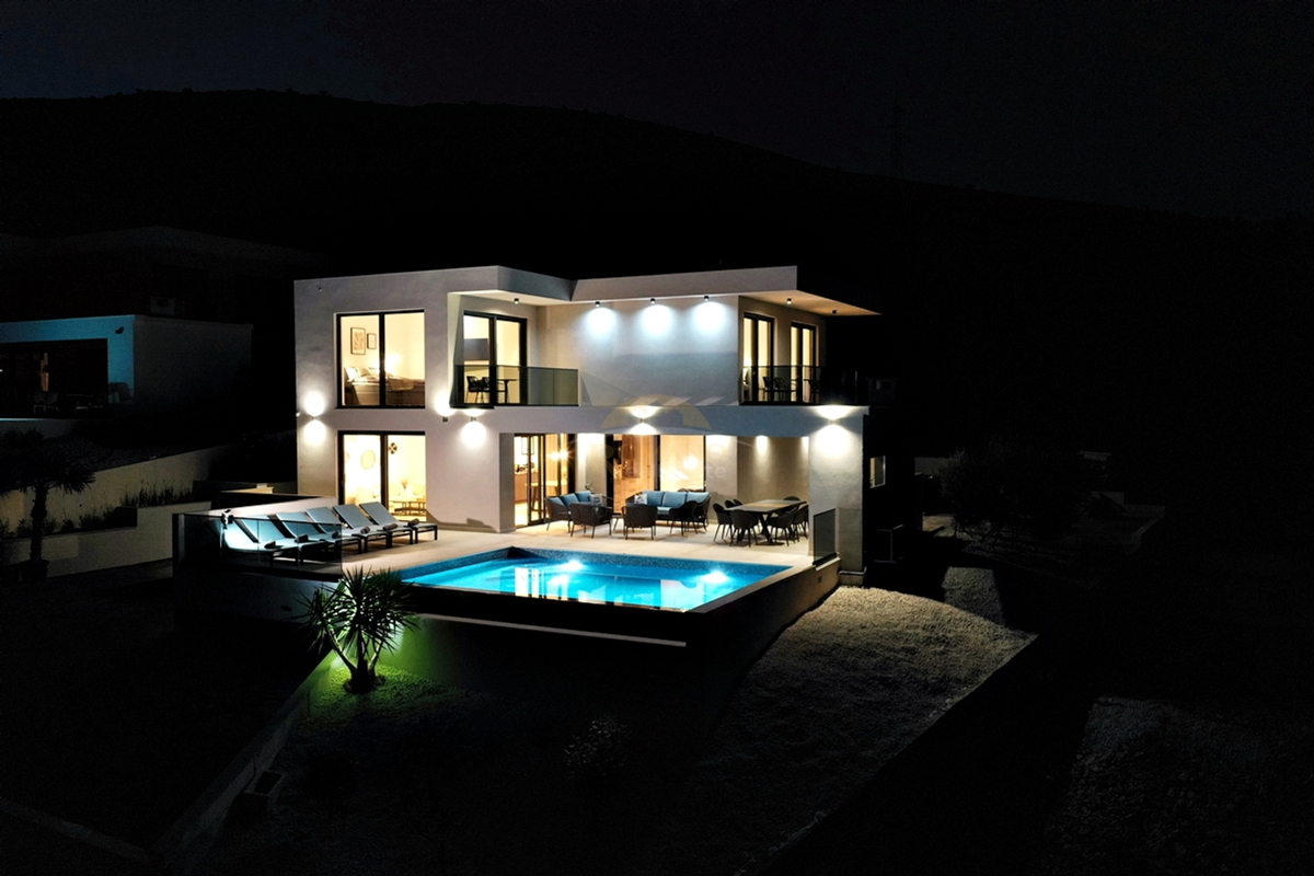 Villa esclusiva a Seget Gornji in un ambiente tranquillo e silenzioso con una splendida vista panoramica